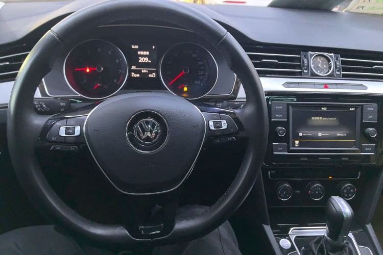 Used Volkswagen Magotan 2018 330TSI DSG Advanced Model Center Console