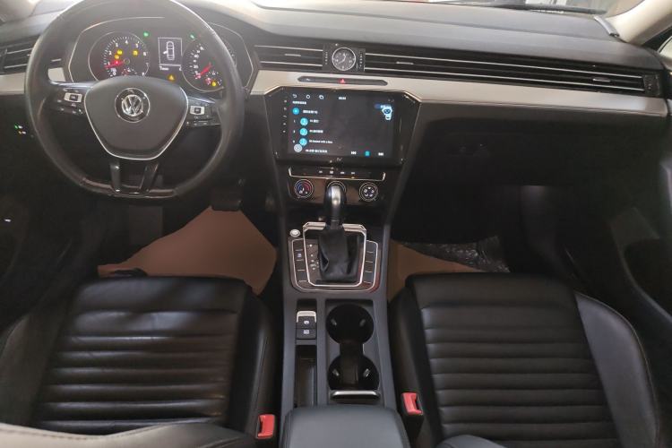 Used Volkswagen Magotan 2018 330TSI DSG Advanced Model Center Console
