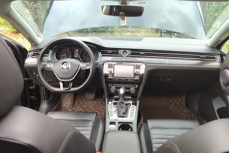 Used Volkswagen Magotan 2018 Facelift 330TSI DSG Luxury Model Center Console