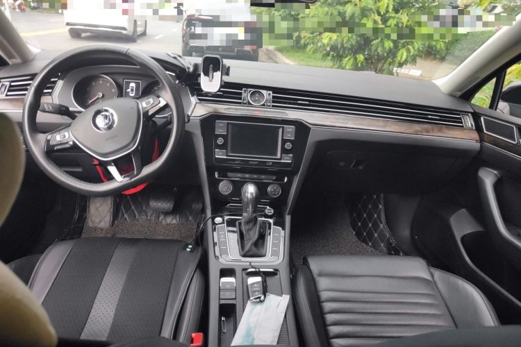 Used Volkswagen Magotan 2018 330TSI DSG Advanced Model Center Console