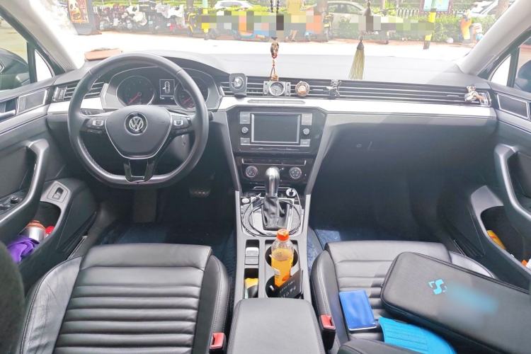 Used Volkswagen Magotan 2018 330TSI DSG Advanced Model Center Console