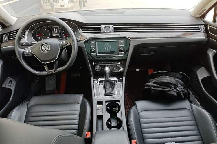 Used Volkswagen Magotan 2018 Facelift 330TSI DSG Luxury Model Center Console