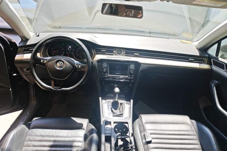 Used Volkswagen Magotan 2018 330TSI DSG Advanced Model Center Console