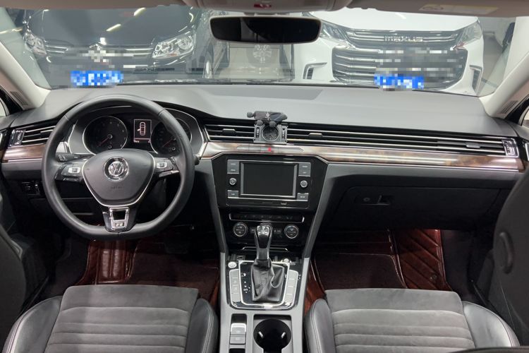 Used Volkswagen Magotan 2018 330TSI DSG Luxury Model Center Console