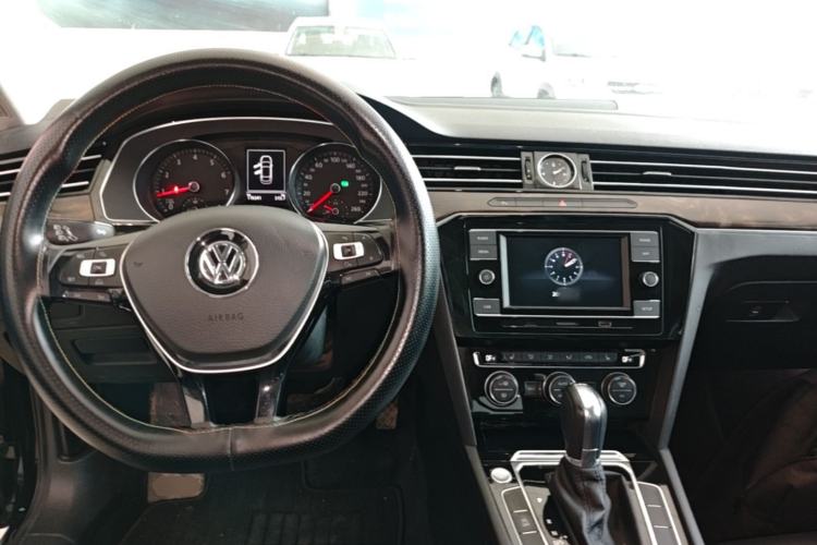 Used Volkswagen Magotan 2018 Facelift 330TSI DSG Luxury Model Center Console