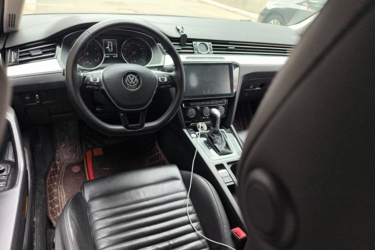 Used Volkswagen Magotan 2018 330TSI DSG Advanced Model Center Console