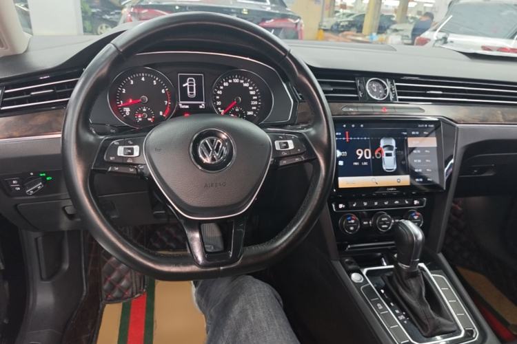 Used Volkswagen Magotan 2018 Facelift 330TSI DSG Luxury Model Center Console