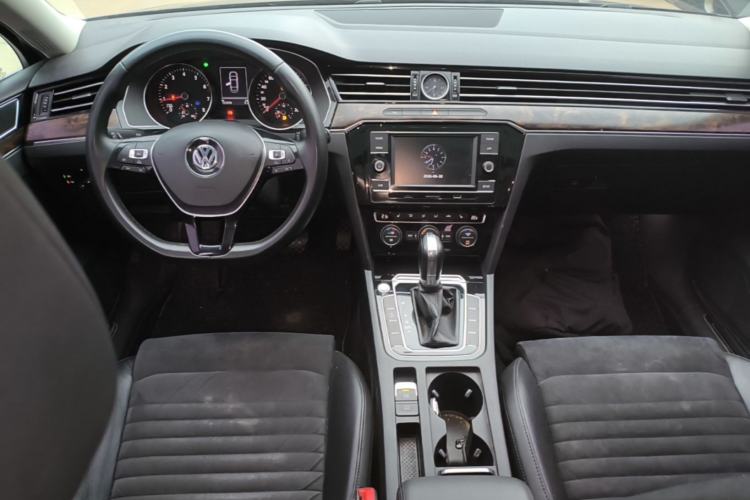 Used Volkswagen Magotan 2018 330TSI DSG Luxury Model Center Console