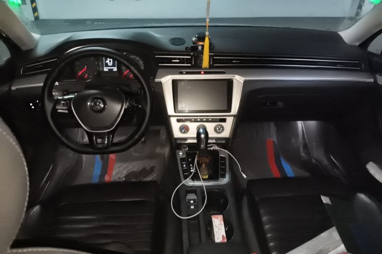 Used Volkswagen Magotan 2018 280TSI DSG Comfort Model Center Console