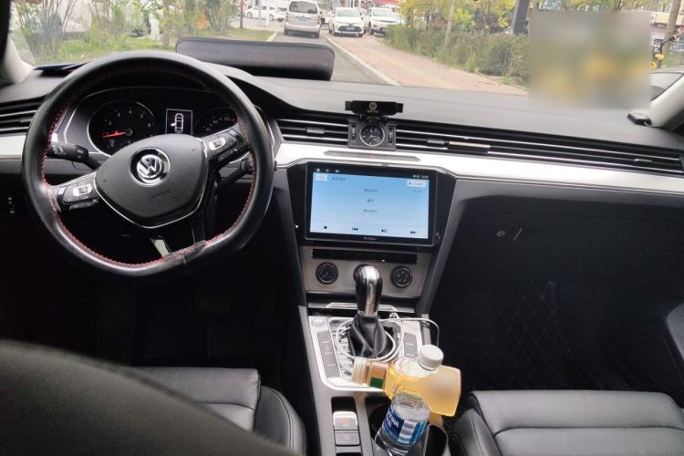 Used Volkswagen Magotan 2018 280TSI DSG Comfort Model Center Console