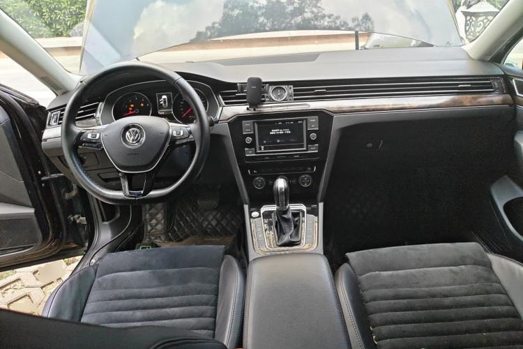 Used Volkswagen Magotan 2018 330TSI DSG Luxury Model Center Console