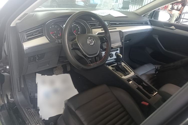 Used Volkswagen Magotan 2018 280TSI DSG Comfort Model Center Console
