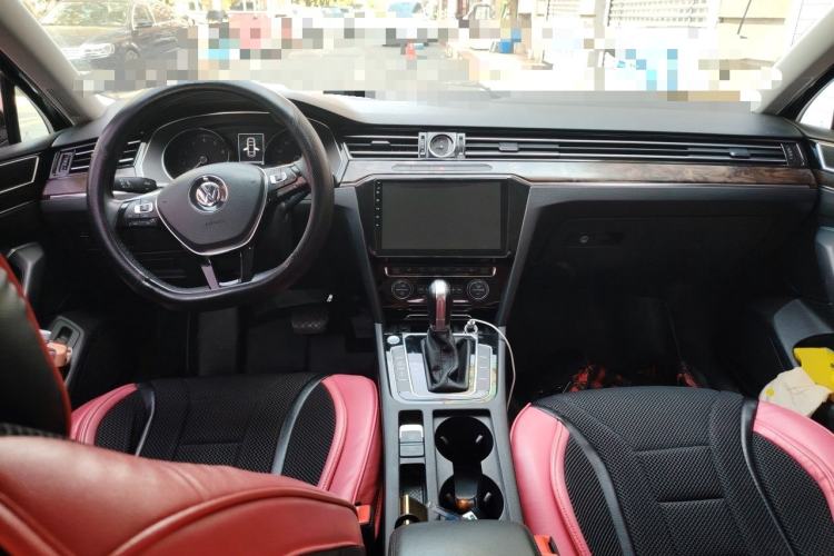 Used Volkswagen Magotan 2018 330TSI DSG Luxury Model Center Console