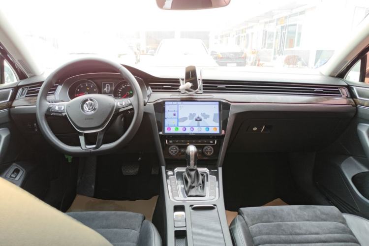 Used Volkswagen Magotan 2018 330TSI DSG Luxury Model Center Console