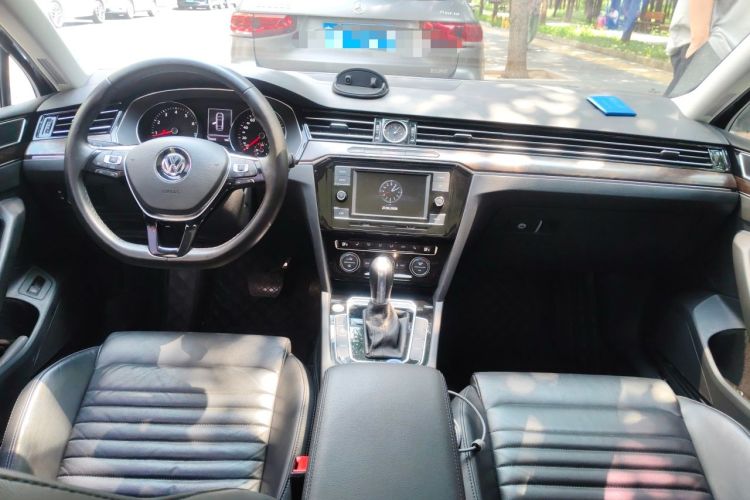 Used Volkswagen Magotan 2018 Facelift 330TSI DSG Luxury Model Center Console