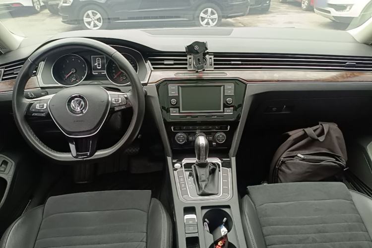 Used Volkswagen Magotan 2018 330TSI DSG Luxury Model Center Console