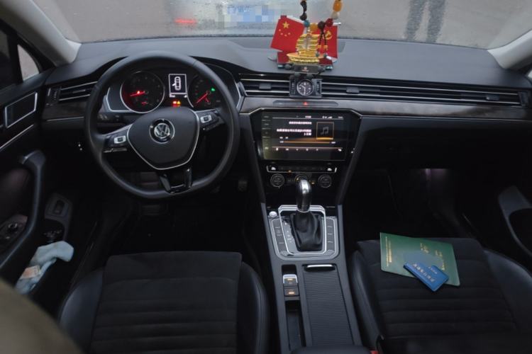 Used Volkswagen Magotan 2018 330TSI DSG Luxury Model Center Console