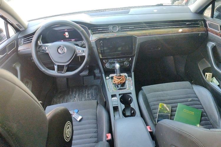 Used Volkswagen Magotan 2018 380TSI DSG Prestige Model Center Console