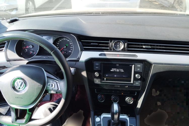 Used Volkswagen Magotan 2018 280TSI DSG Leading Model Center Console