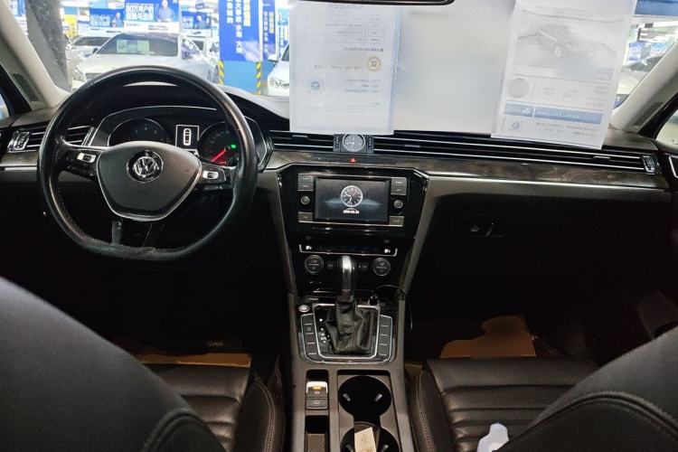 Used Volkswagen Magotan 2018 Facelift 330TSI DSG Luxury Model Center Console