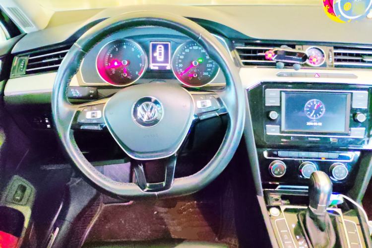 Used Volkswagen Magotan 2018 330TSI DSG Advanced Model Center Console