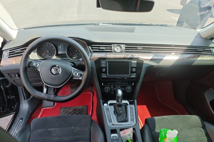 Used Volkswagen Magotan 2018 330TSI DSG Luxury Model Center Console