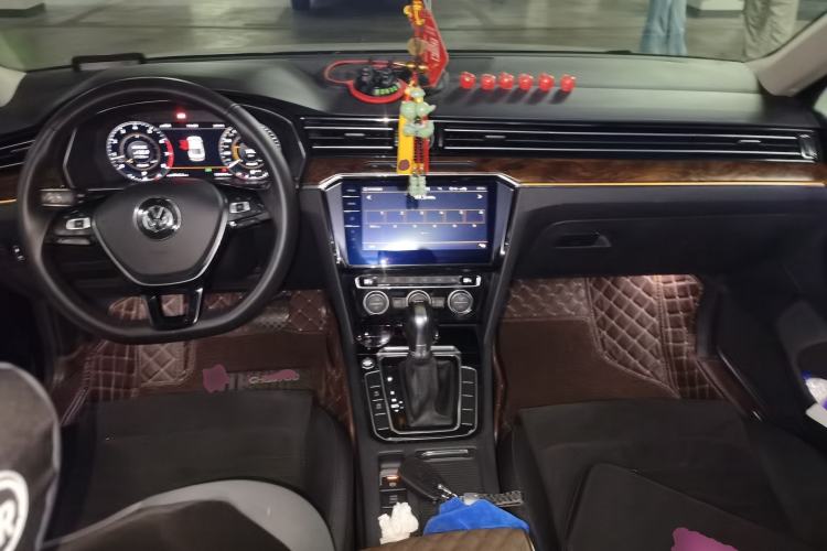 Used Volkswagen Magotan 2018 330TSI DSG Luxury Model Center Console