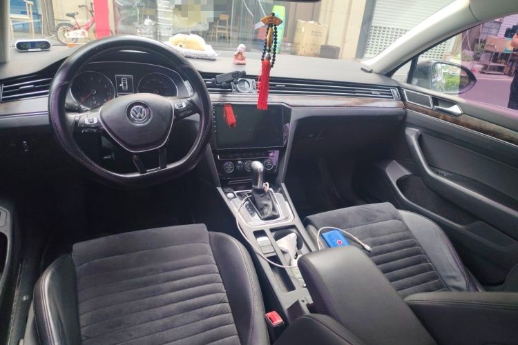 Used Volkswagen Magotan 2018 330TSI DSG Luxury Model Center Console