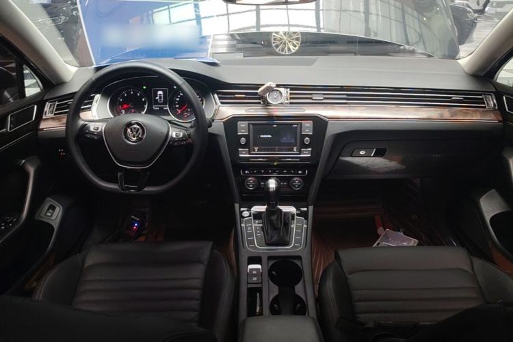 Used Volkswagen Magotan 2018 Facelift 330TSI DSG Luxury Model Center Console