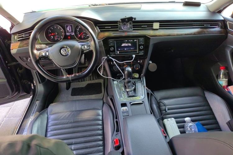 Used Volkswagen Magotan 2018 Facelift 330TSI DSG Luxury Model Center Console