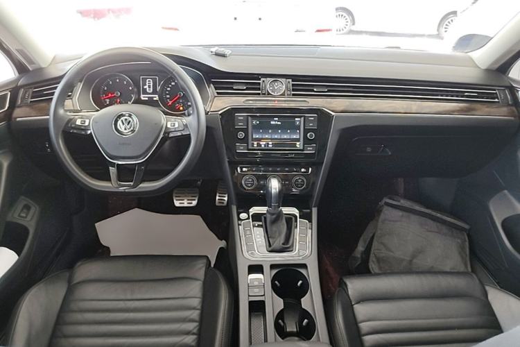 Used Volkswagen Magotan 2018 Facelift 330TSI DSG Luxury Model Center Console