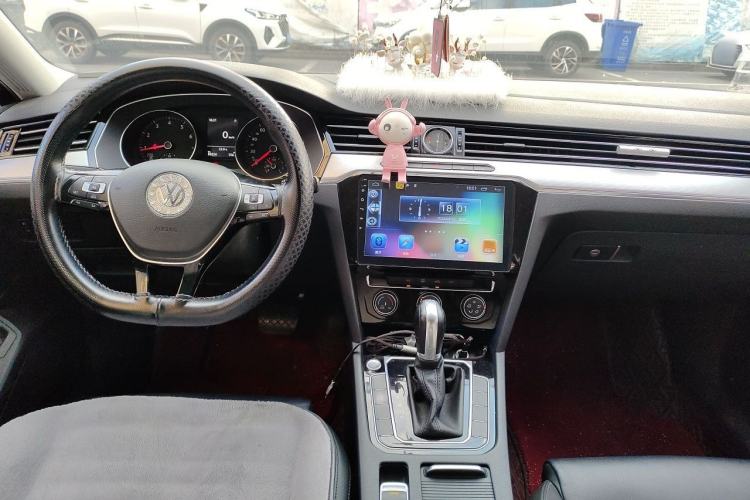 Used Volkswagen Magotan 2018 330TSI DSG Advanced Model Center Console