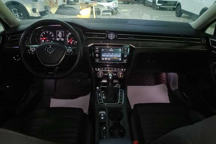 Used Volkswagen Magotan 2018 Facelift 330TSI DSG Luxury Model Center Console