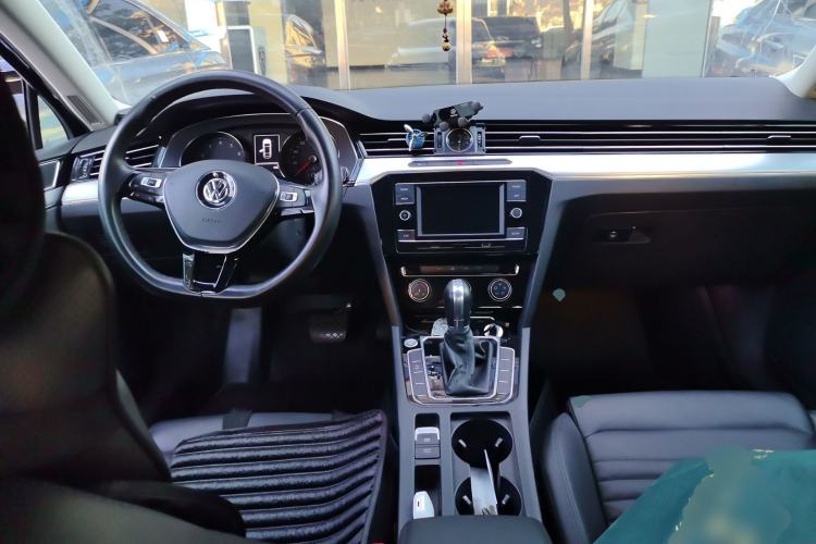 Used Volkswagen Magotan 2018 330TSI DSG Advanced Model Center Console
