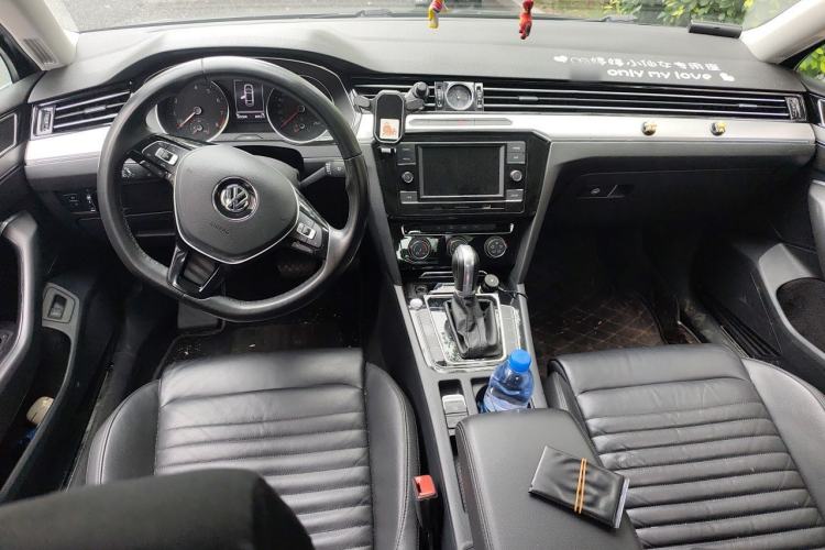 Used Volkswagen Magotan 2018 330TSI DSG Advanced Model Center Console