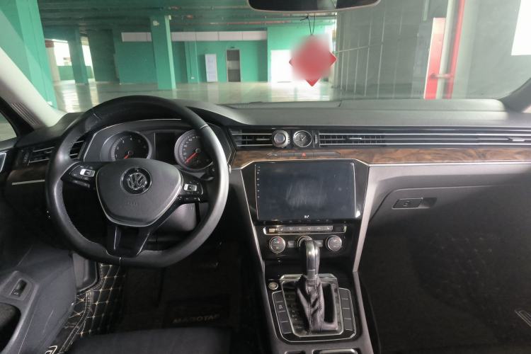 Used Volkswagen Magotan 2018 Facelift 330TSI DSG Luxury Model Center Console