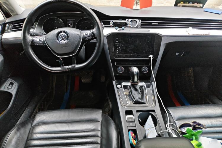 Used Volkswagen Magotan 2018 330TSI DSG Advanced Model Center Console