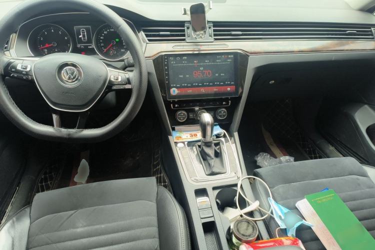 Used Volkswagen Magotan 2018 380TSI DSG Luxury Model Center Console