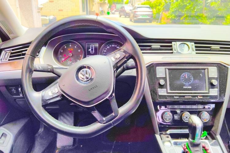 Used Volkswagen Magotan 2018 330TSI DSG Luxury Model Center Console