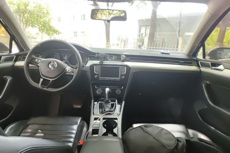 Used Volkswagen Magotan 2018 330TSI DSG Advanced Model Center Console