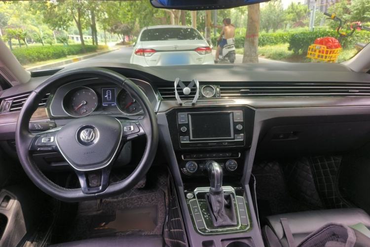 Used Volkswagen Magotan 2018 Facelift 330TSI DSG Luxury Model Center Console
