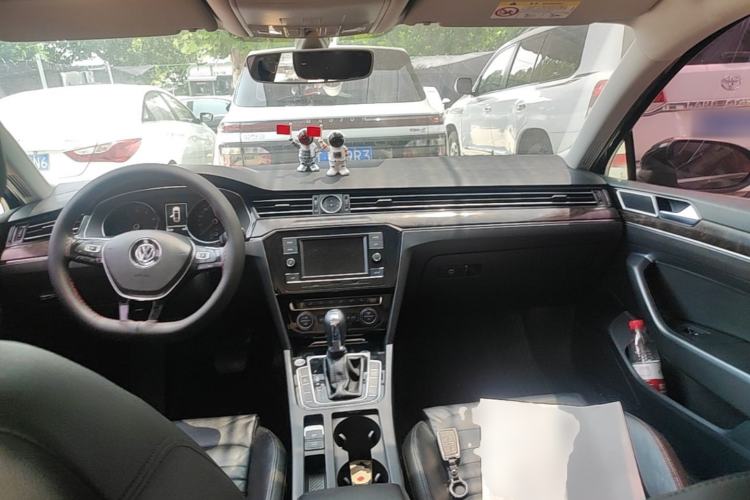 Used Volkswagen Magotan 2018 Facelift 330TSI DSG Luxury Model Center Console