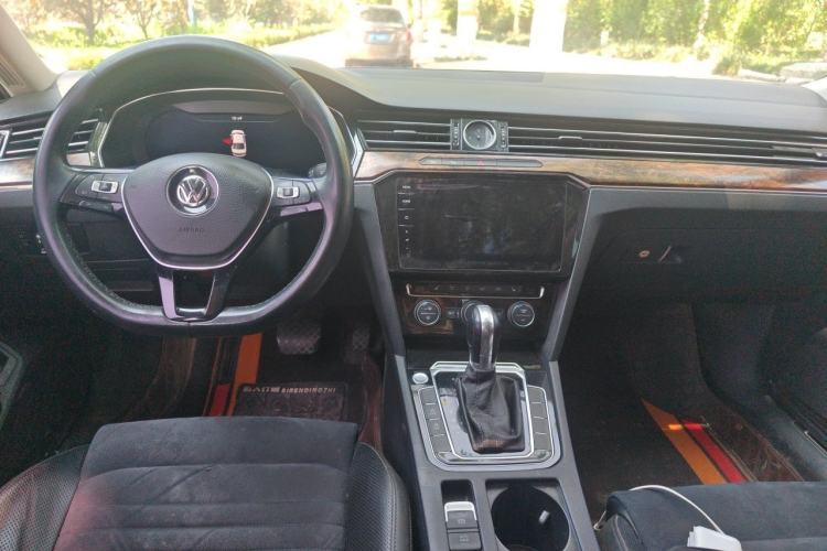 Used Volkswagen Magotan 2018 330TSI DSG Luxury Model Center Console