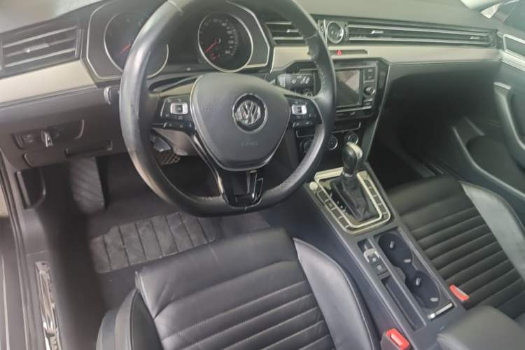 Used Volkswagen Magotan 2018 330TSI DSG Advanced Model Center Console