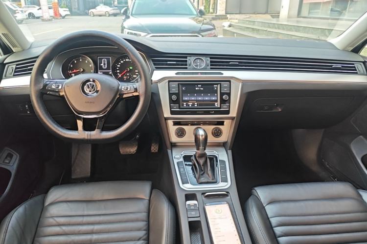 Used Volkswagen Magotan 2018 280TSI DSG Comfort Model Center Console