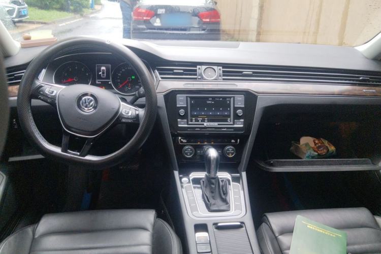 Used Volkswagen Magotan 2018 330TSI DSG Luxury Model Center Console