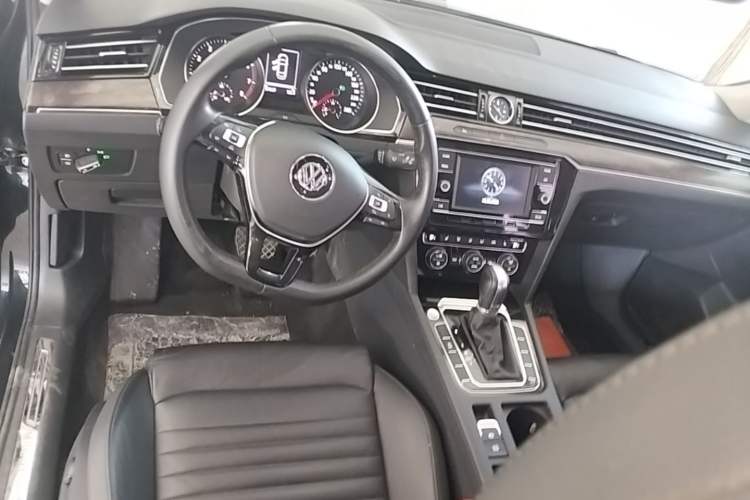 Used Volkswagen Magotan 2018 Facelift 330TSI DSG Luxury Model Center Console
