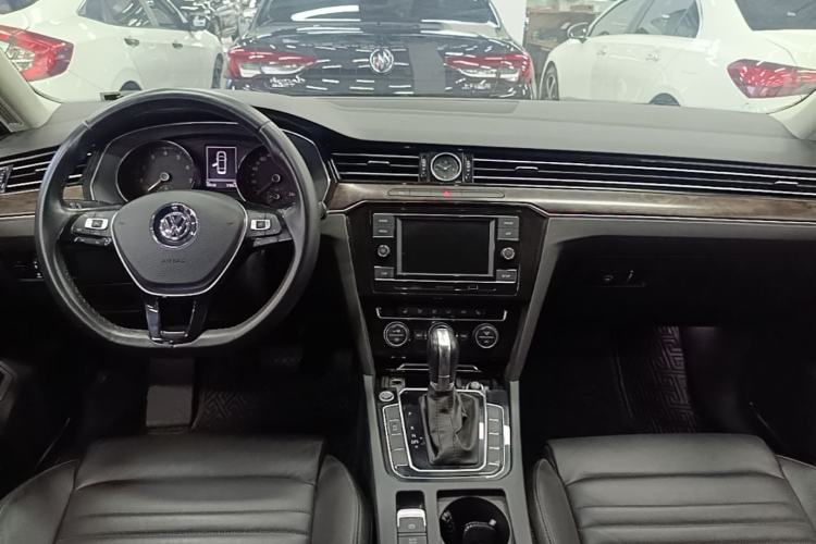 Used Volkswagen Magotan 2018 Facelift 380TSI DSG Luxury Version Center Console