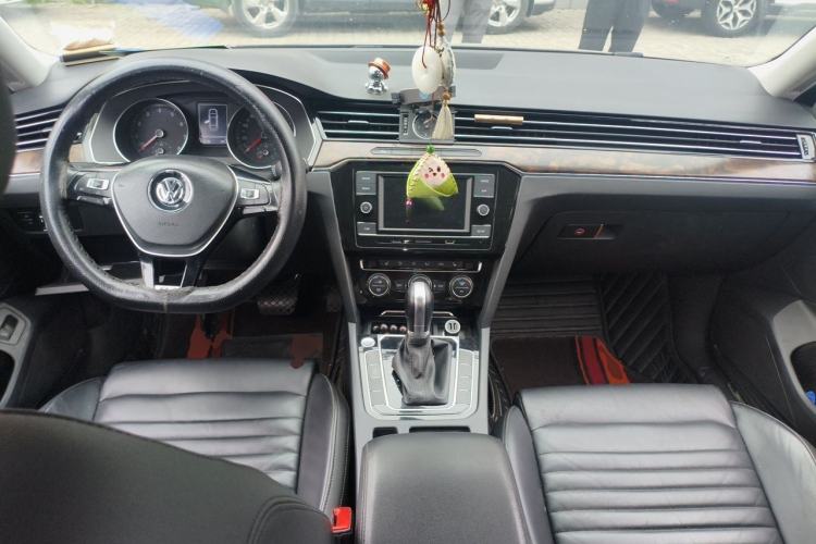 Used Volkswagen Magotan 2018 Facelift 330TSI DSG Luxury Model Center Console
