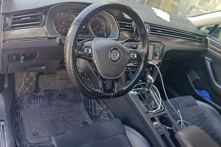 Used Volkswagen Magotan 2018 330TSI DSG Luxury Model Center Console